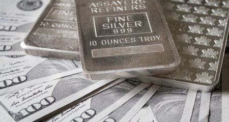 Silver drops as the US dollar rebounds, snaps two-day uptrend